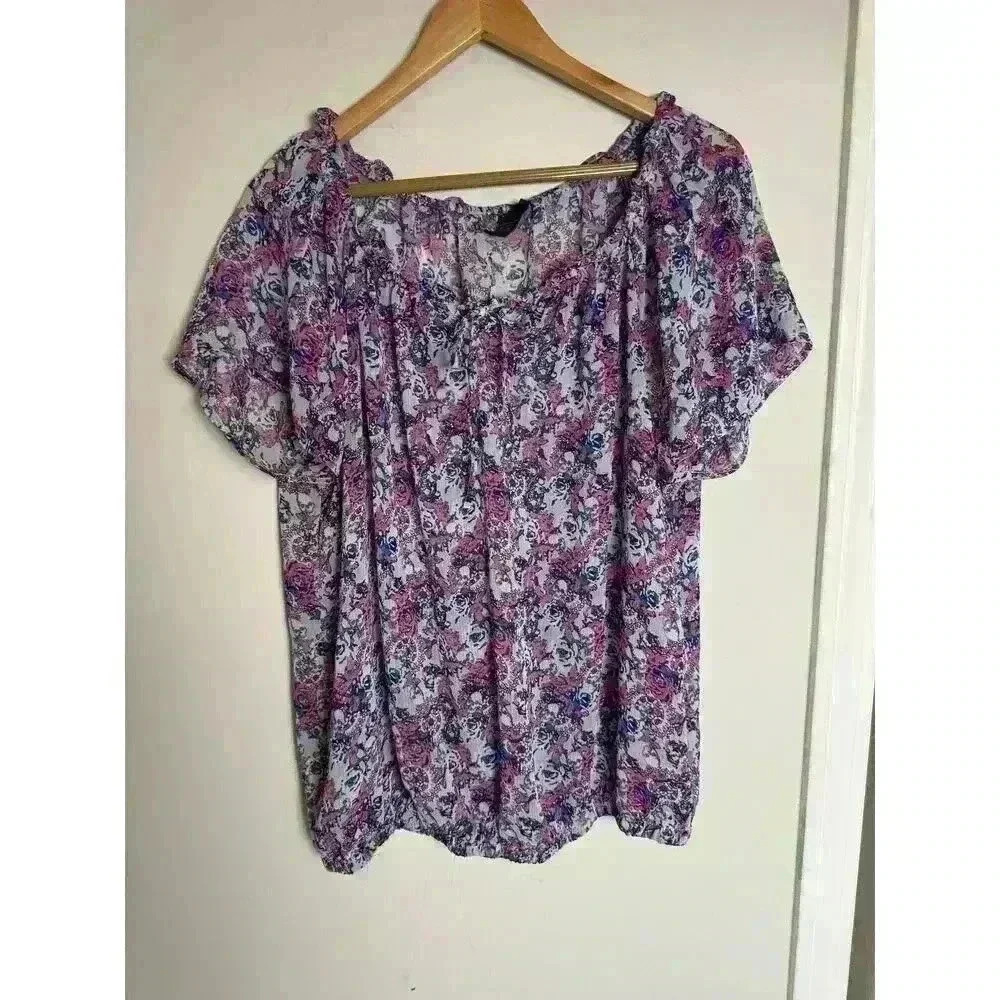 Torrid Floral Top Blouse Blue Purple Size 2 gathered neckline waist short sleeve